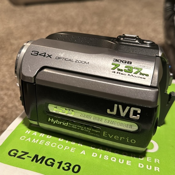 JVC Everio G Series Hard Disk Camcorder 34X Optical Hyper Zoom (GZ-MG140) EUC! - Picture 3 of 16